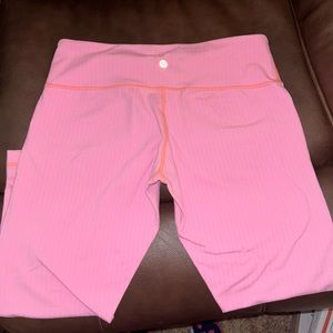 LULULEMON pink size medium leggings .